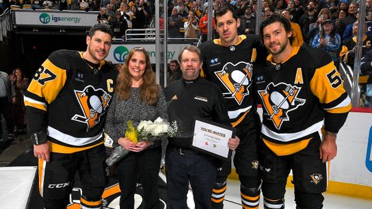 Heinze 'very deserving' of pregame tribute taken at PPG Paints Arena (Penguins)